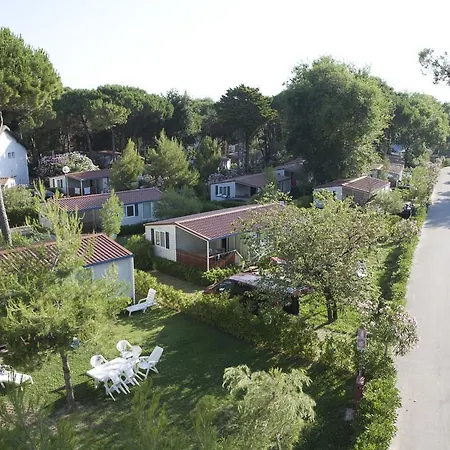אתר קמפינג Village Pino Mare ליגננו סביאדורו
